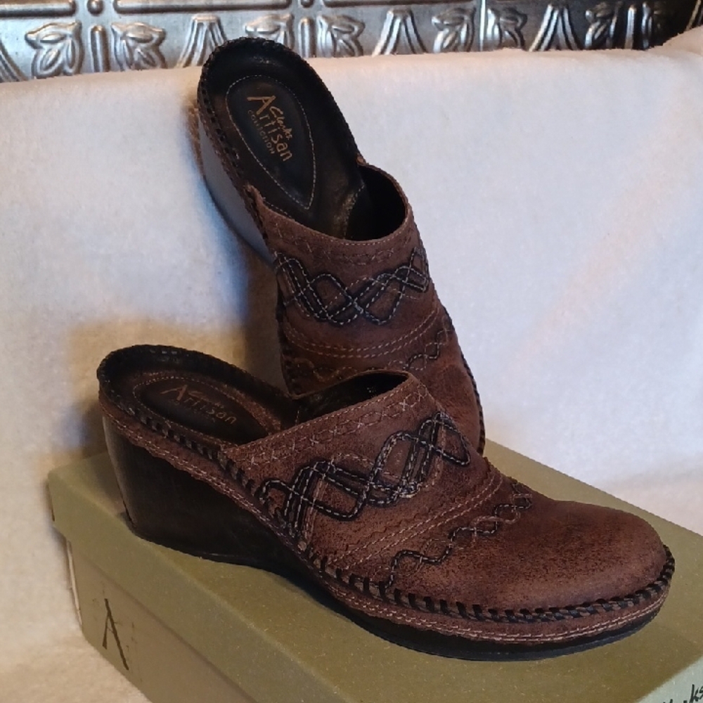Clarks Artisan Women's Brown Wedge Shoes women's Size 8.5 Mules